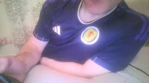 mikehockishuge9 online show from April 19, 2026, 11:29 pm