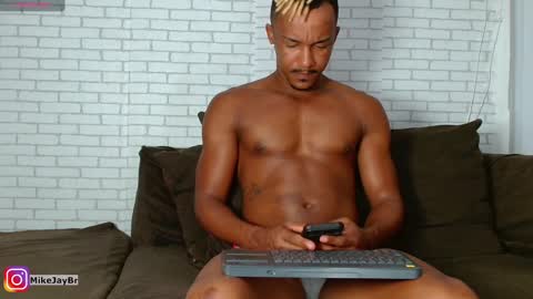 Snapshot of mikejaybr chatting on December 30, 2024, 3:35 pm Mike Jay online show from December 30, 2024, 3:35 pm