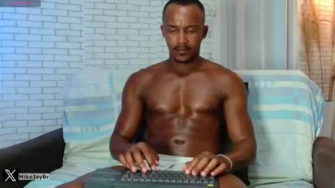 Snapshot of mikejaybr chatting on January 22, 2025, 12:48 am Mike Jay online show from January 22, 2025, 12:48 am