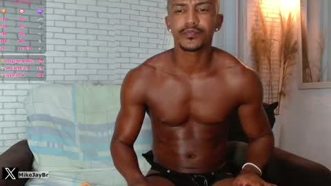 Snapshot of mikejaybr chatting on January 22, 2025, 6:52 am Mike Jay online show from January 22, 2025, 6:52 am