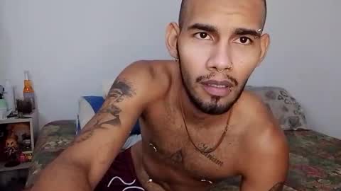 Snapshot of mikeking_leandroking chatting on December 17, 2025, 5:52 pm mikeking_leandroking online show from December 17, 2025, 5:52 pm