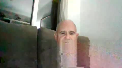Snapshot of mikereef chatting on December 29, 2024, 12:41 am mikereef online show from December 29, 2024, 12:41 am