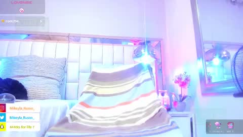 Mikeyla  online show from September 20, 2025, 8:32 pm