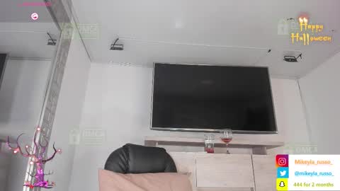 Mikeyla  online show from October 10, 2025, 11:04 pm