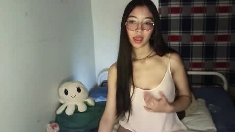 Snapshot of mikhaela_ chatting on October 23, 2025, 4:45 am Mikhaela online show from October 23, 2025, 4:45 am