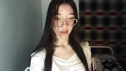 Snapshot of mikhaela_ chatting on October 25, 2025, 6:21 am Mikhaela online show from October 25, 2025, 6:21 am