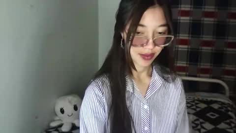 Snapshot of mikhaela_ chatting on October 28, 2025, 4:38 am Mikhaela online show from October 28, 2025, 4:38 am