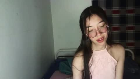 Snapshot of mikhaela_ chatting on November 13, 2025, 6:01 am Mikhaela online show from November 13, 2025, 6:01 am