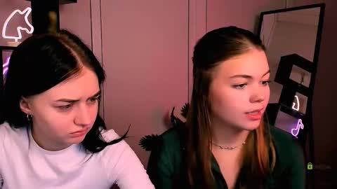Snapshot of miki_ti chatting on October 24, 2025, 9:06 am miki_ti online show from October 24, 2025, 9:06 am