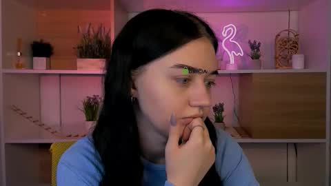 miki_ti online show from December 15, 2025, 6:06 am