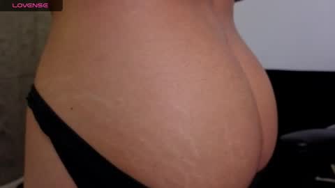 Snapshot of mikke_love chatting on April 30, 2026, 2:23 pm MIKKE online show from April 30, 2026, 2:23 pm