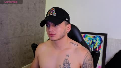 Snapshot of mikke_love chatting on May 8, 2026, 2:33 pm MIKKE online show from May 8, 2026, 2:33 pm