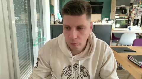 Snapshot of miklp8463 chatting on February 5, 2026, 8:08 am miklp8463 online show from February 5, 2026, 8:08 am