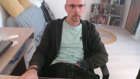 mikmik91 online show from October 13, 2025, 10:15 am