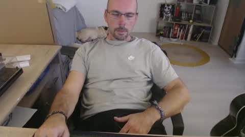 mikmik91 online show from October 28, 2025, 3:58 pm