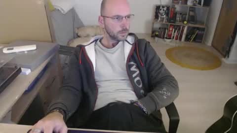 mikmik91 online show from November 18, 2025, 4:11 pm