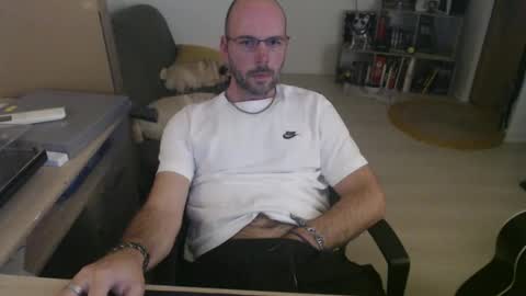 mikmik91 online show from November 19, 2025, 4:18 pm