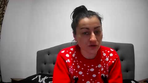 Mikyloveu online show from December 21, 2025, 5:09 pm