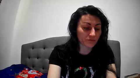 Mikyloveu online show from April 7, 2026, 3:23 pm