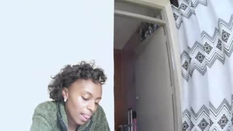 Snapshot of mil_milon chatting on June 15, 2026, 7:16 pm Milo online show from June 15, 2026, 7:16 pm