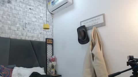 mila_adamss online show from December 1, 2025, 9:47 am