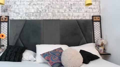 mila_adamss online show from December 18, 2025, 10:32 am