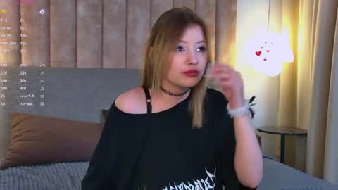 mila_blum online show from April 17, 2026, 7:50 pm