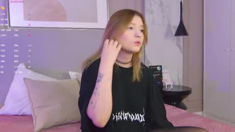mila_blum online show from May 15, 2026, 5:09 pm