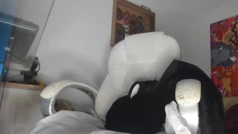 Mila Dash online show from November 13, 2025, 9:52 am