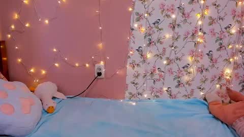 Snapshot of mila_foxxxy chatting on January 9, 2025, 3:58 am Mila shy sensual person online show from January 9, 2025, 3:58 am