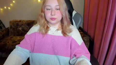 Snapshot of mila_foxxxy chatting on October 7, 2025, 9:12 pm Mila shy sensual person online show from October 7, 2025, 9:12 pm