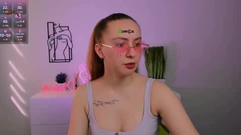 Snapshot of mila_glow chatting on September 17, 2025, 9:11 am mila_glow online show from September 17, 2025, 9:11 am