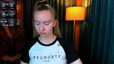 Snapshot of mila_glow chatting on May 10, 2026, 6:46 pm mila_glow online show from May 10, 2026, 6:46 pm