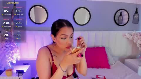 mila_hank online show from November 4, 2025, 12:37 pm