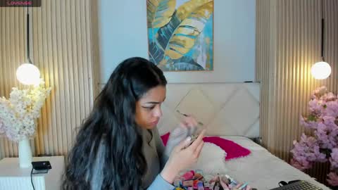 mila_hank online show from May 25, 2026, 12:44 pm