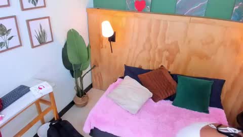 Snapshot of mila_samy chatting on October 1, 2025, 12:00 pm Mila and samy online show from October 1, 2025, 12:00 pm