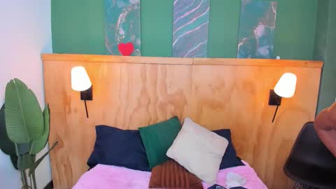 Snapshot of mila_samy chatting on October 18, 2025, 11:55 am Mila and samy online show from October 18, 2025, 11:55 am