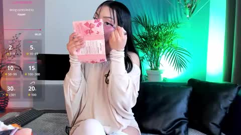 Snapshot of mila_shay chatting on October 19, 2025, 11:44 am Mila online show from October 19, 2025, 11:44 am