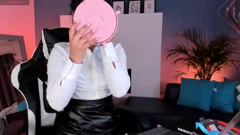 Snapshot of mila_shay chatting on October 29, 2025, 11:34 am Mila online show from October 29, 2025, 11:34 am