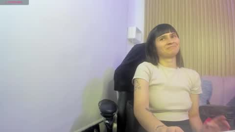 Mila  online show from October 4, 2025, 3:04 am