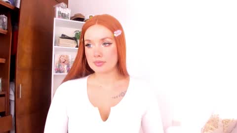 Mila online show from November 7, 2025, 8:42 pm