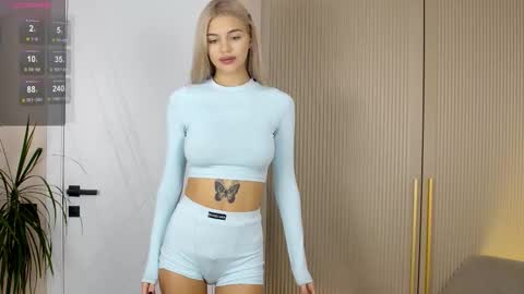 Snapshot of milabunny_ chatting on October 17, 2025, 10:07 am Mila and u can call me sweet bunny online show from October 17, 2025, 10:07 am