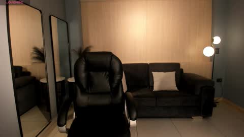 Snapshot of milacoleman chatting on November 5, 2025, 2:00 am Mila online show from November 5, 2025, 2:00 am