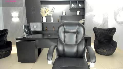 Snapshot of milacoleman chatting on June 10, 2026, 3:07 am Mila online show from June 10, 2026, 3:07 am