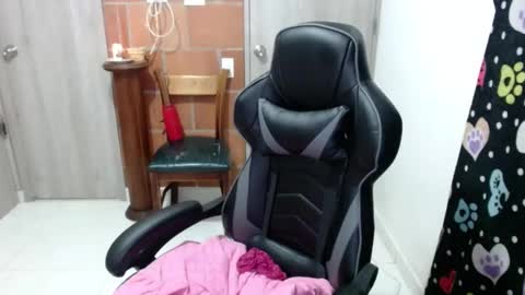 Snapshot of milacoxx8819 chatting on February 1, 2025, 12:07 am milacoxx8819 online show from February 1, 2025, 12:07 am