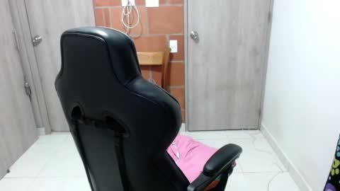 Snapshot of milacoxx8819 chatting on February 4, 2025, 10:02 pm milacoxx8819 online show from February 4, 2025, 10:02 pm