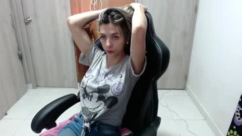 Snapshot of milacoxx8819 chatting on February 9, 2025, 2:17 am milacoxx8819 online show from February 9, 2025, 2:17 am