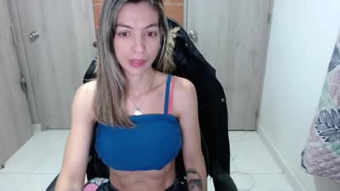 Snapshot of milacoxx8819 chatting on February 11, 2025, 11:54 am milacoxx8819 online show from February 11, 2025, 11:54 am