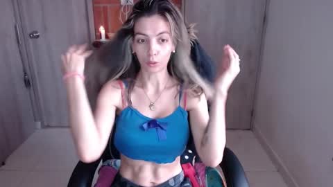 Snapshot of milacoxx8819 chatting on February 11, 2025, 2:57 pm milacoxx8819 online show from February 11, 2025, 2:57 pm