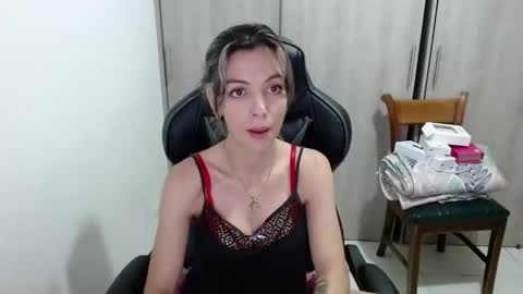 Snapshot of milacoxx8819 chatting on February 12, 2025, 11:51 pm milacoxx8819 online show from February 12, 2025, 11:51 pm